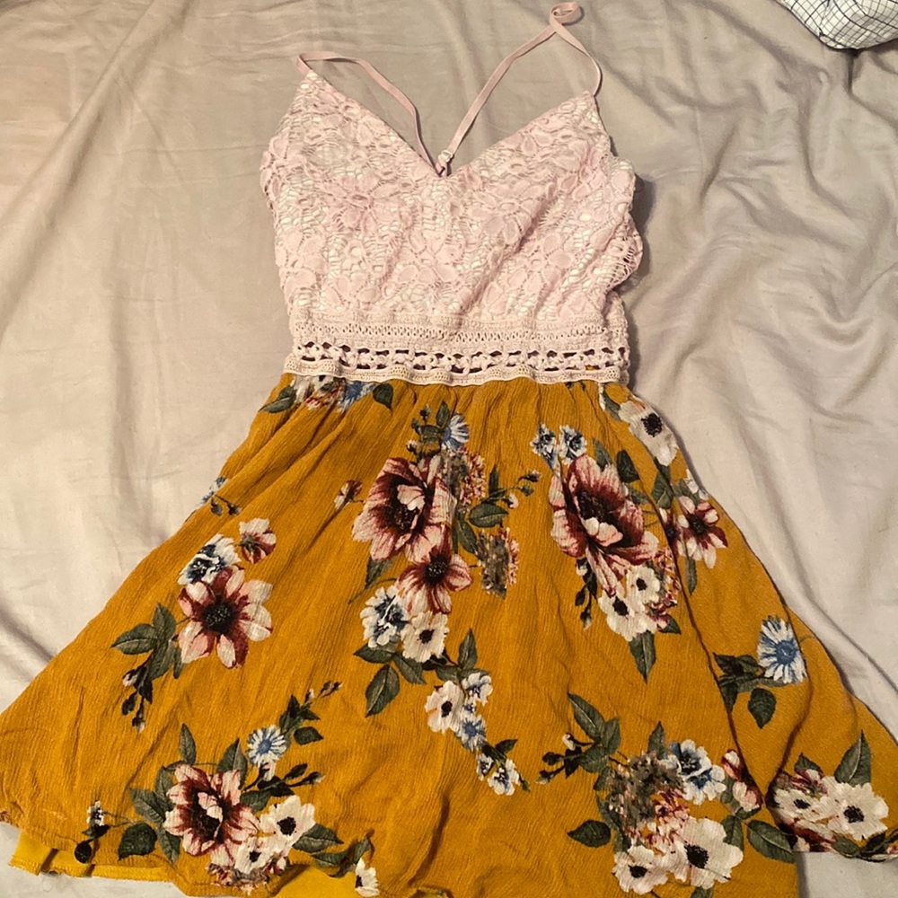 Cross straps in back, flowy top yellow and pink floral